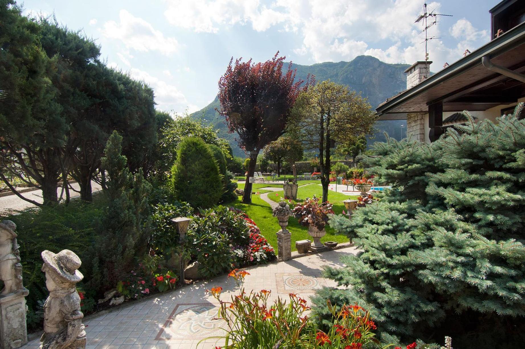 Villaggio Hotel Aquila Calliano  Exteriör bild