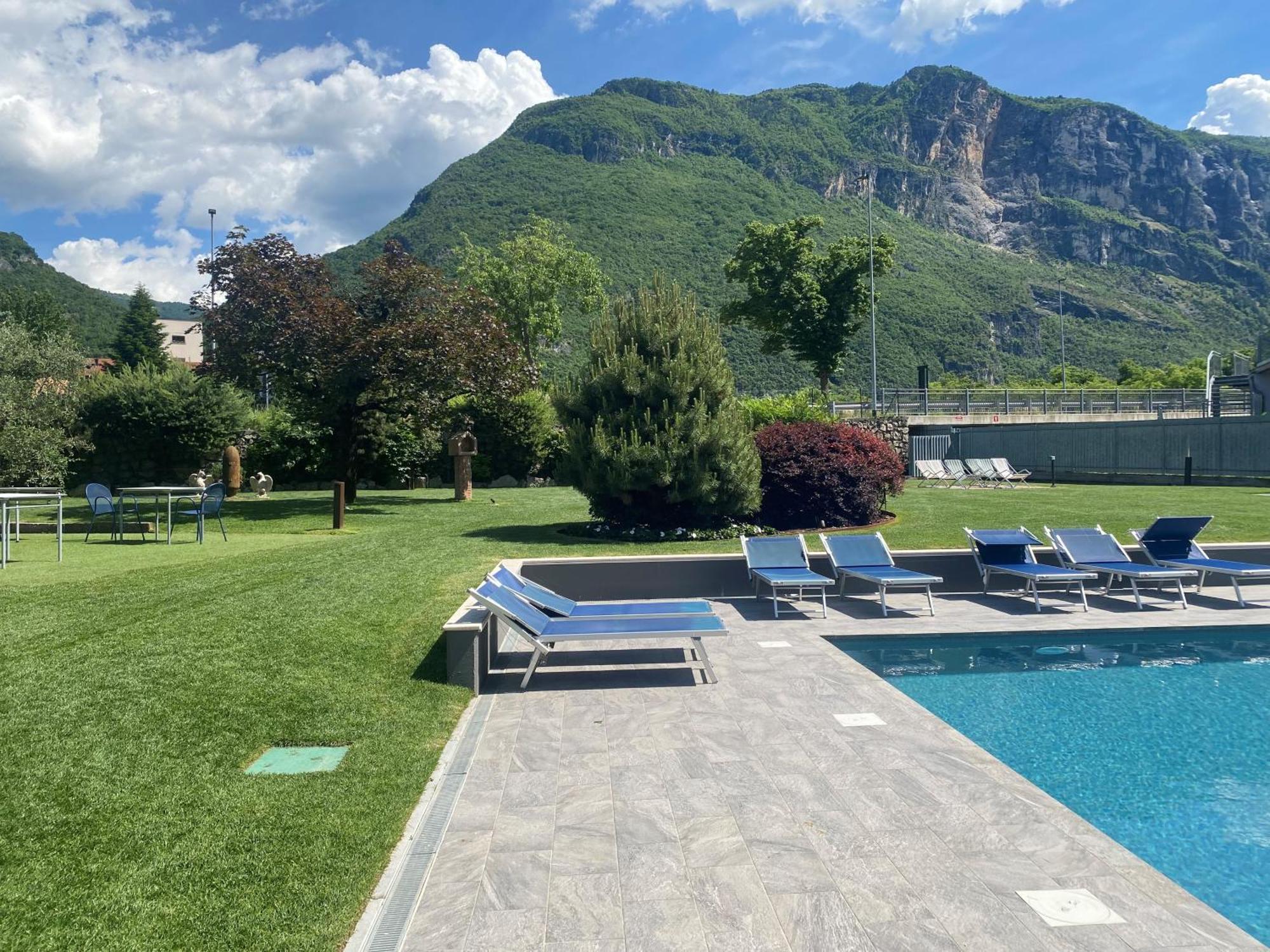 Villaggio Hotel Aquila Calliano  Exteriör bild